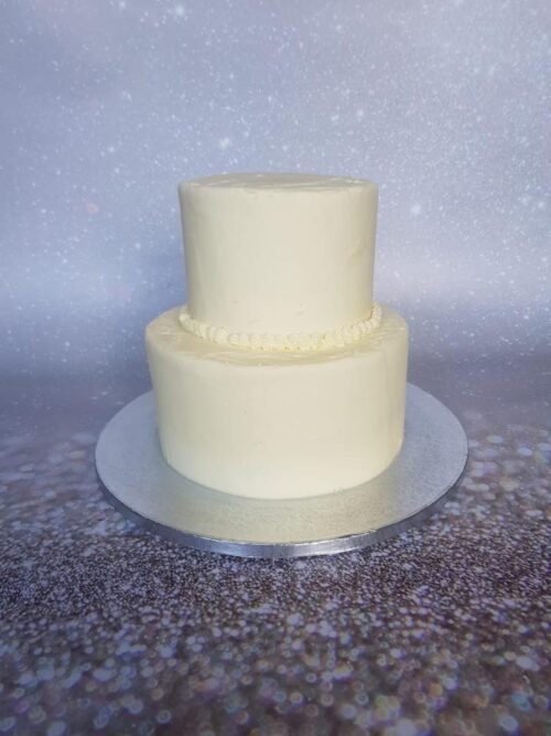 Two Tier Simple Victoria Sponge with piped border
