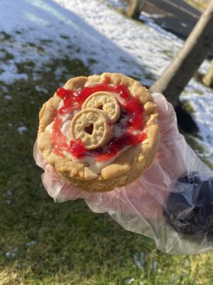 Individual Cookie Pies- Jammie Dodger - Box of 6